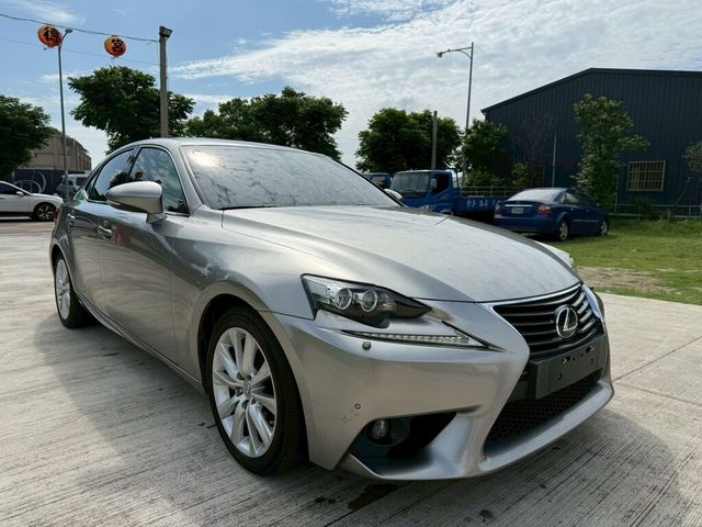 LEXUS凌志 IS 300H  第2張相片