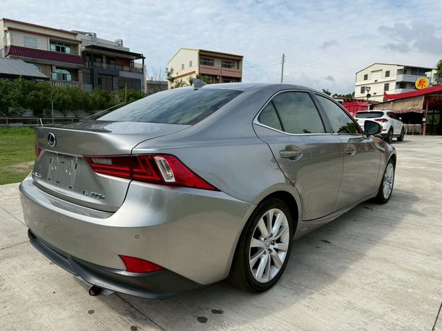 LEXUS凌志 IS 300H  第3張相片