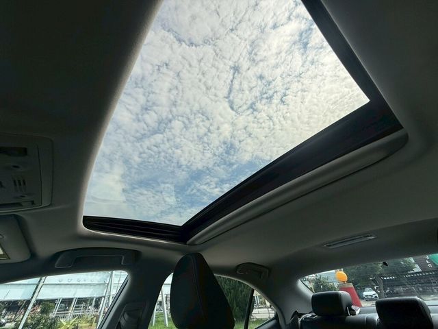 LEXUS凌志 IS 300H  第13張相片