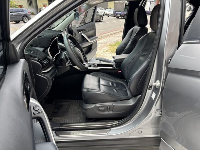 MITSUBISHI三菱 ECLIPSE  第14張相片