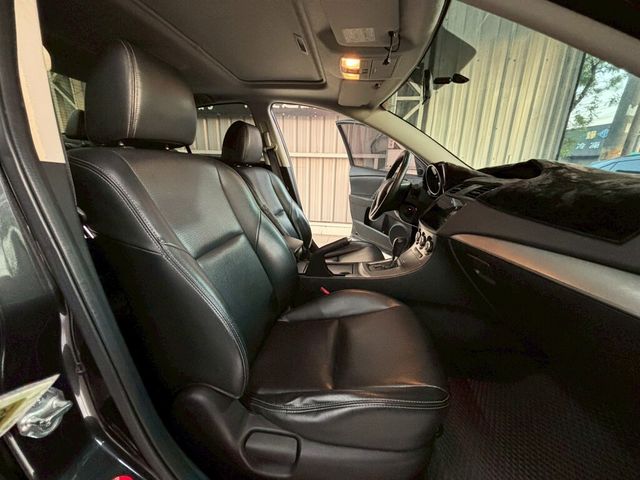 MAZDA馬自達 MAZDA 3  第11張相片