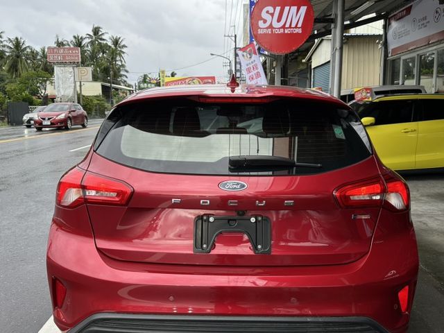 車輛配備:1.ACC跟車 2.定速系統 3.雙區恆溫空調 4.抬頭顯示 5.方向盤快撥鍵  第3張相片