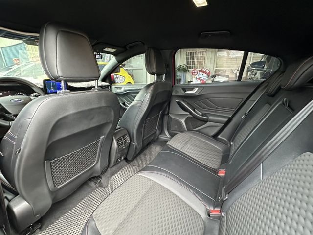 車輛配備:1.ACC跟車 2.定速系統 3.雙區恆溫空調 4.抬頭顯示 5.方向盤快撥鍵  第6張相片