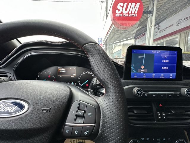 車輛配備:1.ACC跟車 2.定速系統 3.雙區恆溫空調 4.抬頭顯示 5.方向盤快撥鍵  第7張相片