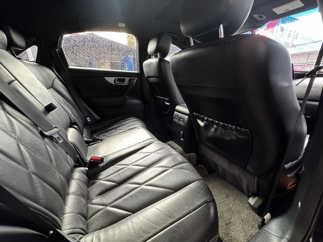 車輛配備:1.座椅通風加熱 2.TCS防滑 3.方向盤快撥 4.換檔撥片 5.定速系統  第7張相片