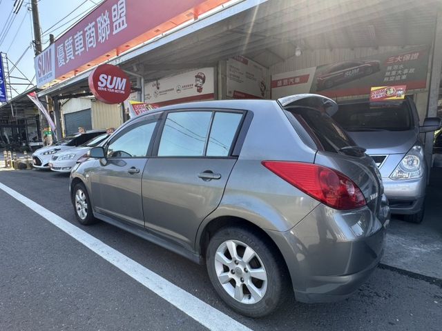 車輛配備:1.恆溫空調 2.後座分離倒覆 3.CD音響主機 4.大燈水平調整 5.車用備胎  第2張相片