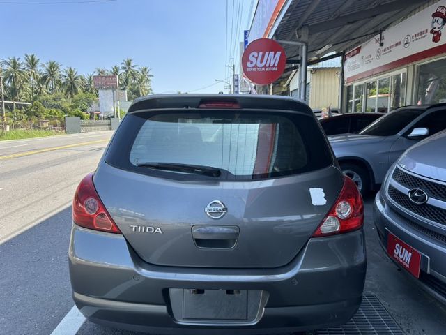 車輛配備:1.恆溫空調 2.後座分離倒覆 3.CD音響主機 4.大燈水平調整 5.車用備胎  第3張相片