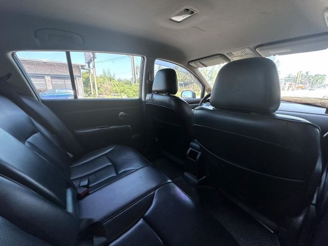 車輛配備:1.恆溫空調 2.後座分離倒覆 3.CD音響主機 4.大燈水平調整 5.車用備胎  第5張相片