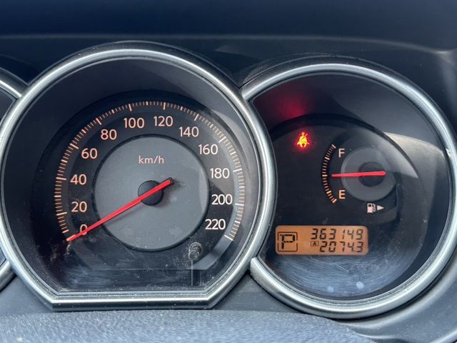 車輛配備:1.恆溫空調 2.後座分離倒覆 3.CD音響主機 4.大燈水平調整 5.車用備胎  第7張相片