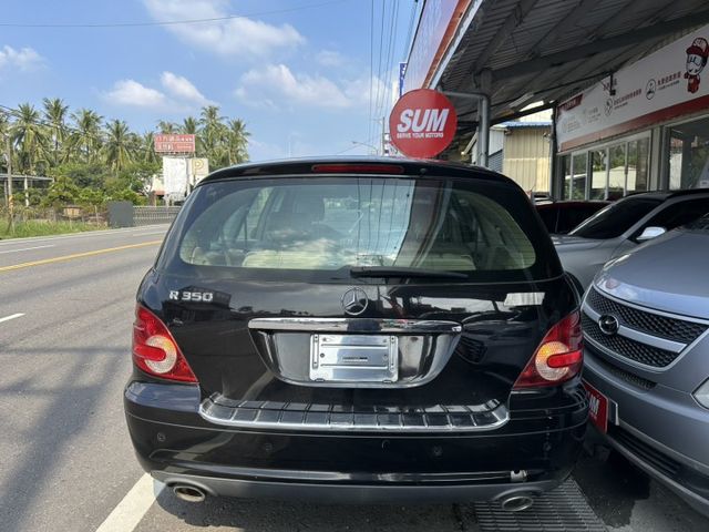 車輛配備:1.定速系統 2.全景天窗 3.大燈調節 4.雙區恆溫空調  5.電動座椅  第3張相片