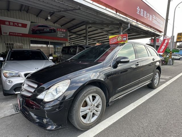 車輛配備:1.全景天窗 2.雙電動座椅 3.雙區恆溫空調 4.方向盤快撥 5.TCS防滑系統  第1張相片