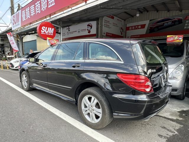 車輛配備:1.全景天窗 2.雙電動座椅 3.雙區恆溫空調 4.方向盤快撥 5.TCS防滑系統  第2張相片