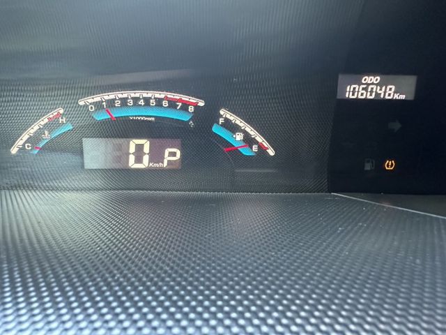 車輛配備:1.原廠螢幕主機 2.TCS防滑系統 3.胎壓偵測 4.大燈調節 5.第二.三排座椅分離倒覆  第6張相片