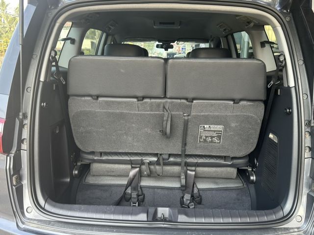 車輛配備:1.原廠螢幕主機 2.TCS防滑系統 3.胎壓偵測 4.大燈調節 5.第二.三排座椅分離倒覆  第9張相片