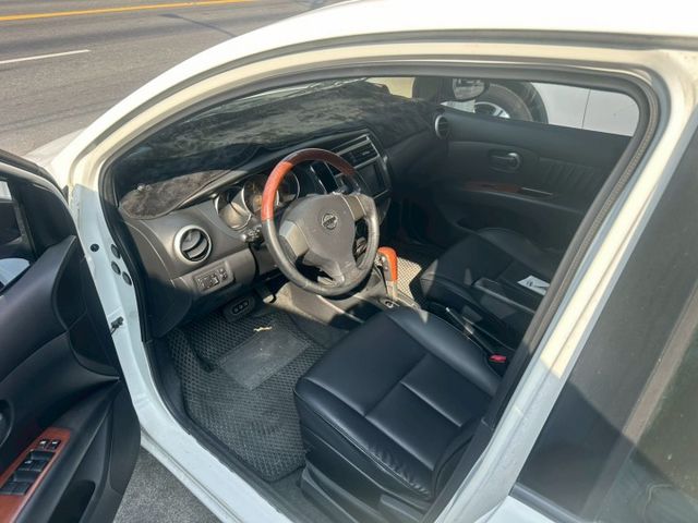 ★適合小家庭或是喜歡到處走走的你★前後霧燈★煞車力道分配系統★頭燈水平調整  第5張相片