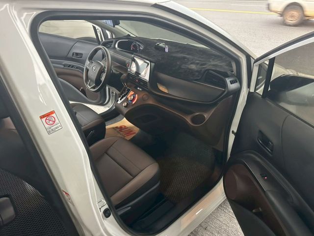 ★蜂鳴式倒車輔助★環景影像系統★防鎖死煞車★兒童安全鎖★還有更多喔.......  第5張相片