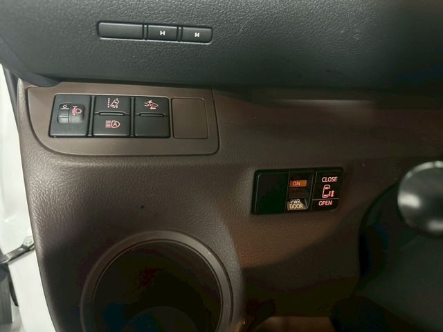 ★蜂鳴式倒車輔助★環景影像系統★防鎖死煞車★兒童安全鎖★還有更多喔.......  第8張相片