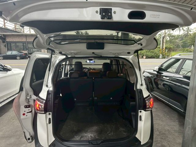 ★蜂鳴式倒車輔助★環景影像系統★防鎖死煞車★兒童安全鎖★還有更多喔.......  第11張相片