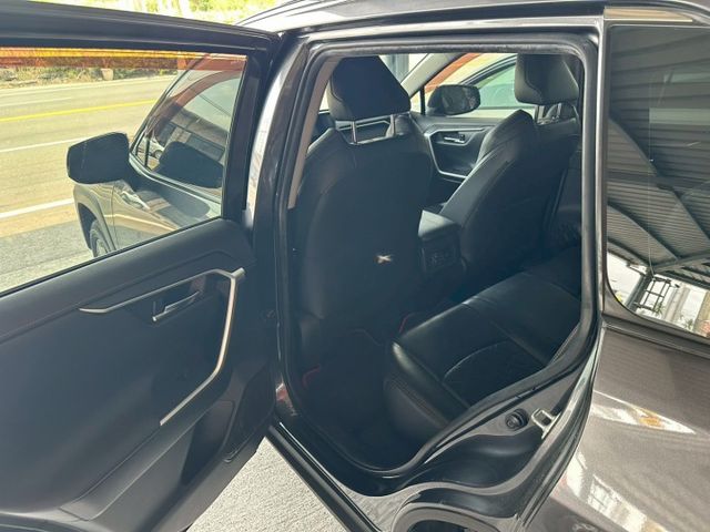 ★一台讓你出去玩不用怕耗油的車★低重心設計，減少晃動感★  第8張相片