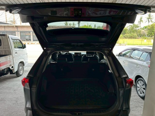 ★一台讓你出去玩不用怕耗油的車★低重心設計，減少晃動感★  第10張相片