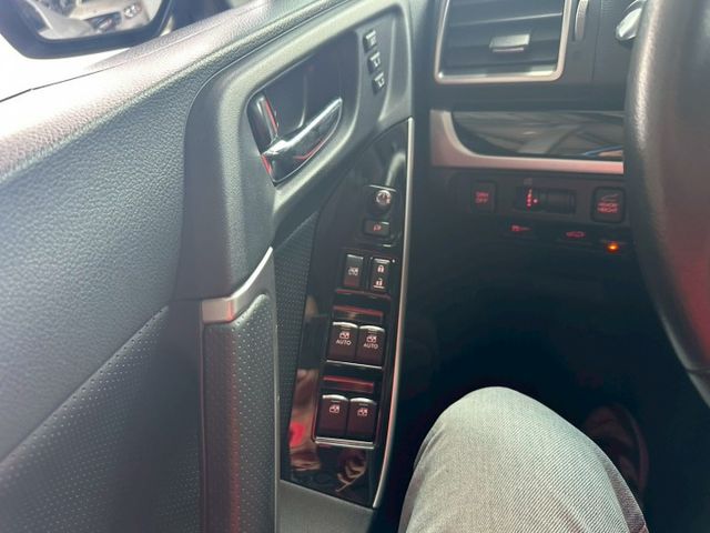 搭載渦輪增壓引擎的性能指標車型，具備 240 hp 最大馬力與 35.7 kgm 最大扭力,結合招牌的對稱式全時四輪驅動  第8張相片