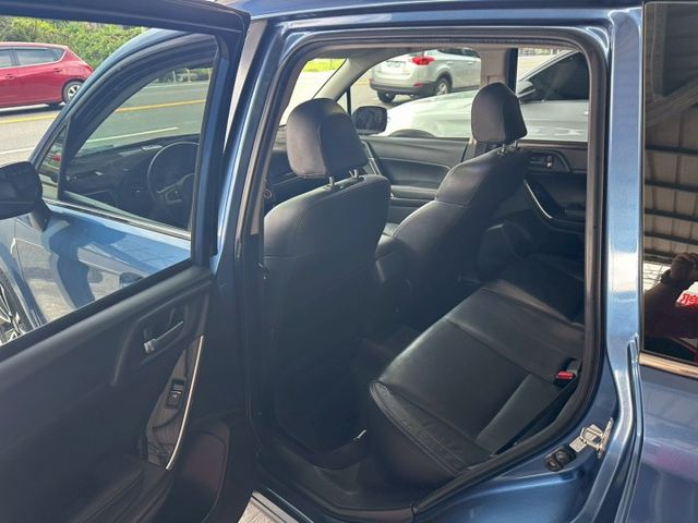 搭載渦輪增壓引擎的性能指標車型，具備 240 hp 最大馬力與 35.7 kgm 最大扭力,結合招牌的對稱式全時四輪驅動  第11張相片