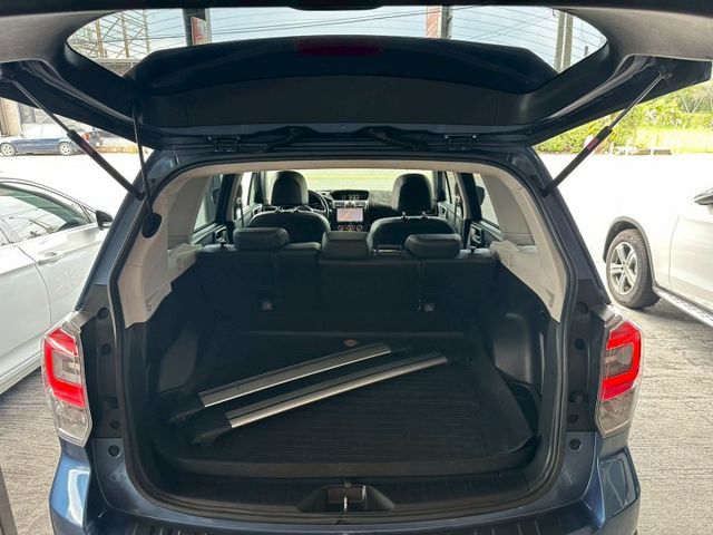 搭載渦輪增壓引擎的性能指標車型，具備 240 hp 最大馬力與 35.7 kgm 最大扭力,結合招牌的對稱式全時四輪驅動  第14張相片