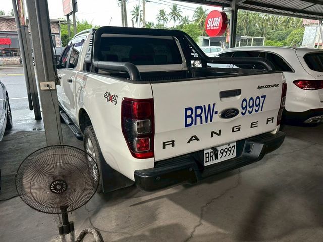 搭載 3.2L 柴油渦輪引擎，結合優異的越野能力與空間機能  第11張相片