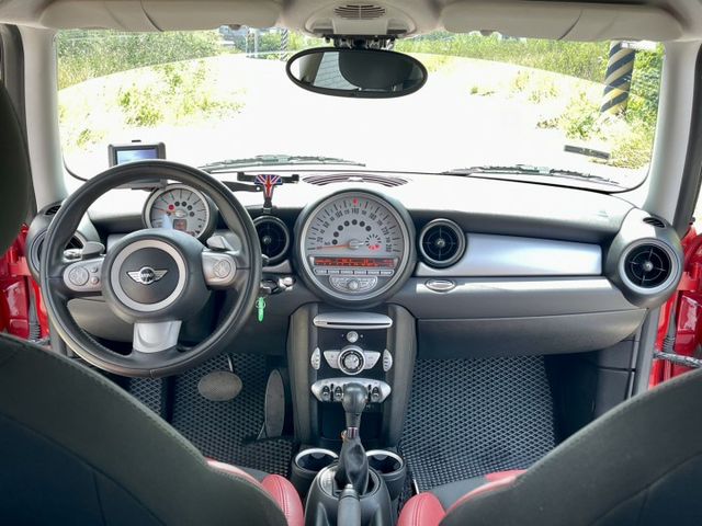 經典Mini  車內車外都漂亮  第11張相片