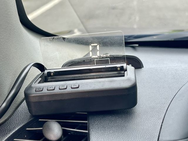 I-key、天窗、抬頭顯示、9顆安全氣囊  第18張相片