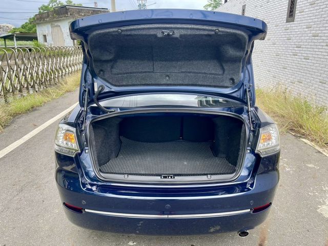 I-key、天窗、抬頭顯示、9顆安全氣囊  第20張相片