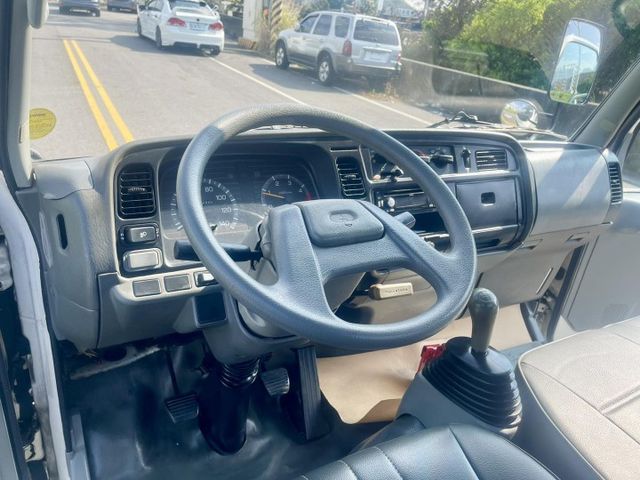 6輪貨車  耐操又好開  第7張相片