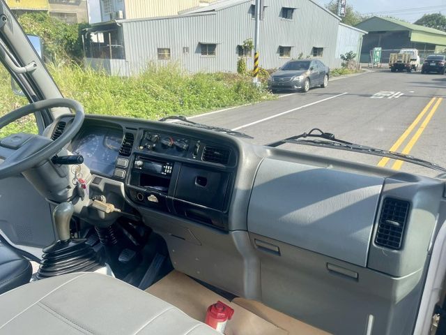 6輪貨車  耐操又好開  第9張相片