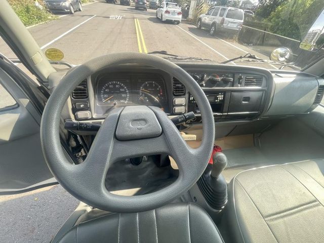 6輪貨車  耐操又好開  第12張相片