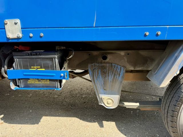 原漆原鈑件  里程保證  只跑12萬  第15張相片