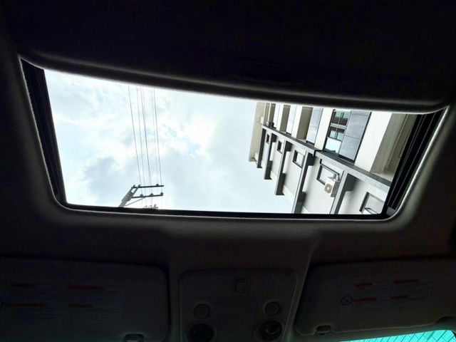 四輪傳動  大輪驅動  只跑10萬公里  里程保證  第17張相片