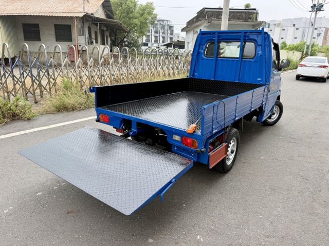 四輪傳動+電動升降尾門  第7張相片