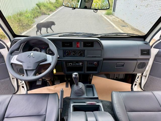 手排客貨版  8人座  原廠保養 安親班、工程用  車況好  第7張相片