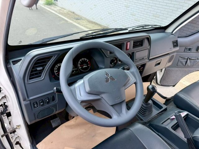 手排客貨版  8人座  原廠保養 安親班、工程用  車況好  第8張相片