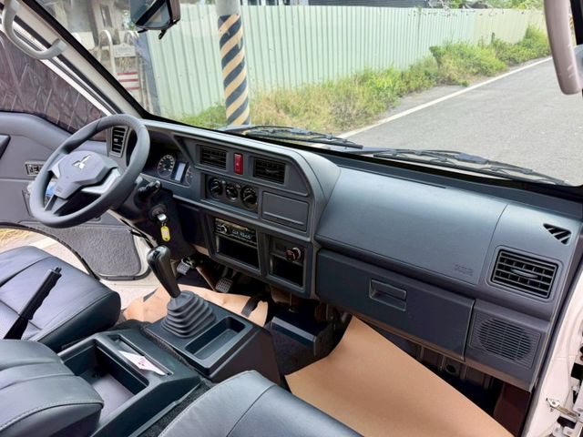 手排客貨版  8人座  原廠保養 安親班、工程用  車況好  第10張相片