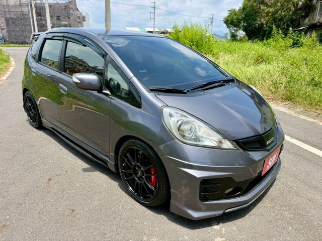 已改大包、側裙、方向盤  排氣管、煞車卡鉗 都幫你改好好  最帥氣的小車 已認證 有保障  第3張相片