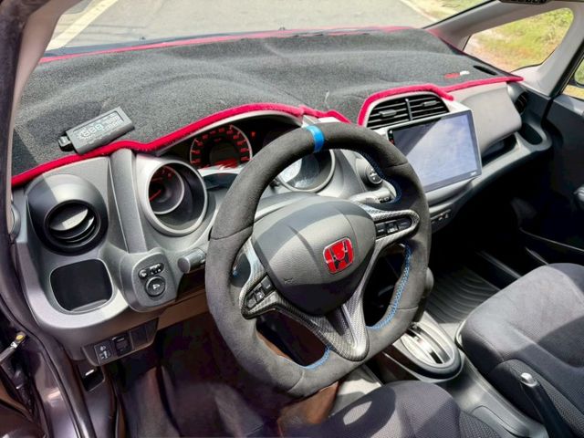 已改大包、側裙、方向盤  排氣管、煞車卡鉗 都幫你改好好  最帥氣的小車 已認證 有保障  第8張相片