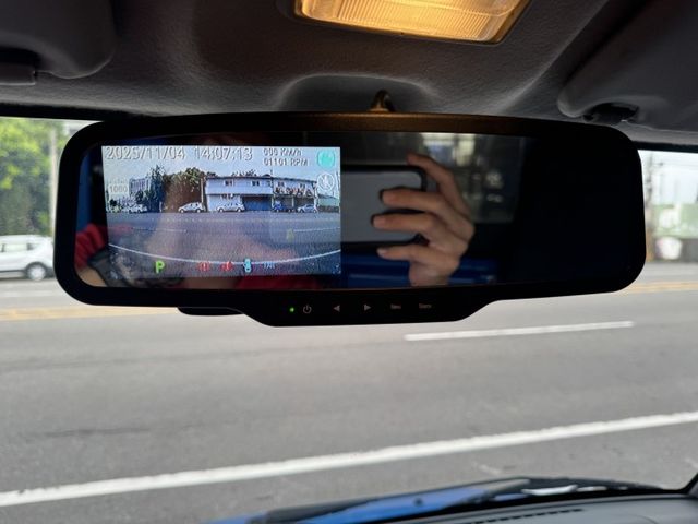 低里程 自排小貨 抬頭顯示 行車紀錄器 倒車顯影 原鈑件  第10張相片