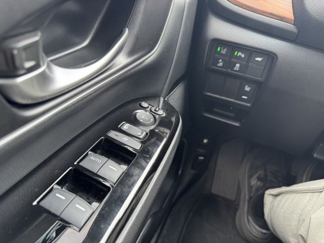 CRV 5.5代 S版 全景天窗 電尾門 無線充電 電尾門  第14張相片