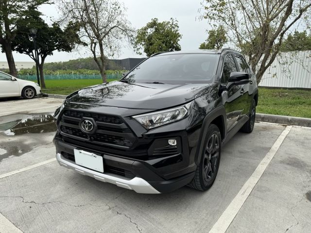 市場稀有 RAV4 2.0 Adventure 4WD 原鈑件 撥片 全景天窗 電尾門  第1張相片