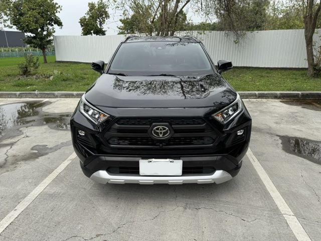 市場稀有 RAV4 2.0 Adventure 4WD 原鈑件 撥片 全景天窗 電尾門  第2張相片