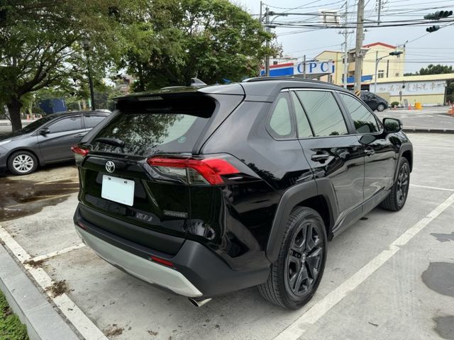 市場稀有 RAV4 2.0 Adventure 4WD 原鈑件 撥片 全景天窗 電尾門  第5張相片