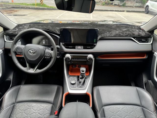 市場稀有 RAV4 2.0 Adventure 4WD 原鈑件 撥片 全景天窗 電尾門  第8張相片