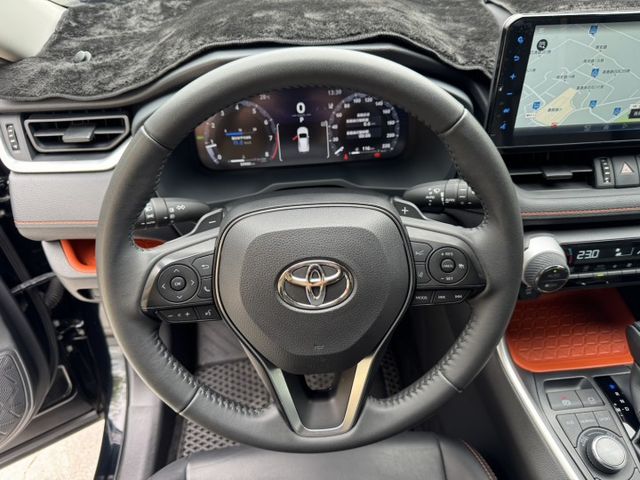 市場稀有 RAV4 2.0 Adventure 4WD 原鈑件 撥片 全景天窗 電尾門  第9張相片