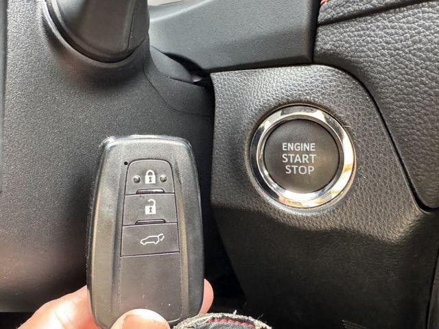 市場稀有 RAV4 2.0 Adventure 4WD 原鈑件 撥片 全景天窗 電尾門  第12張相片